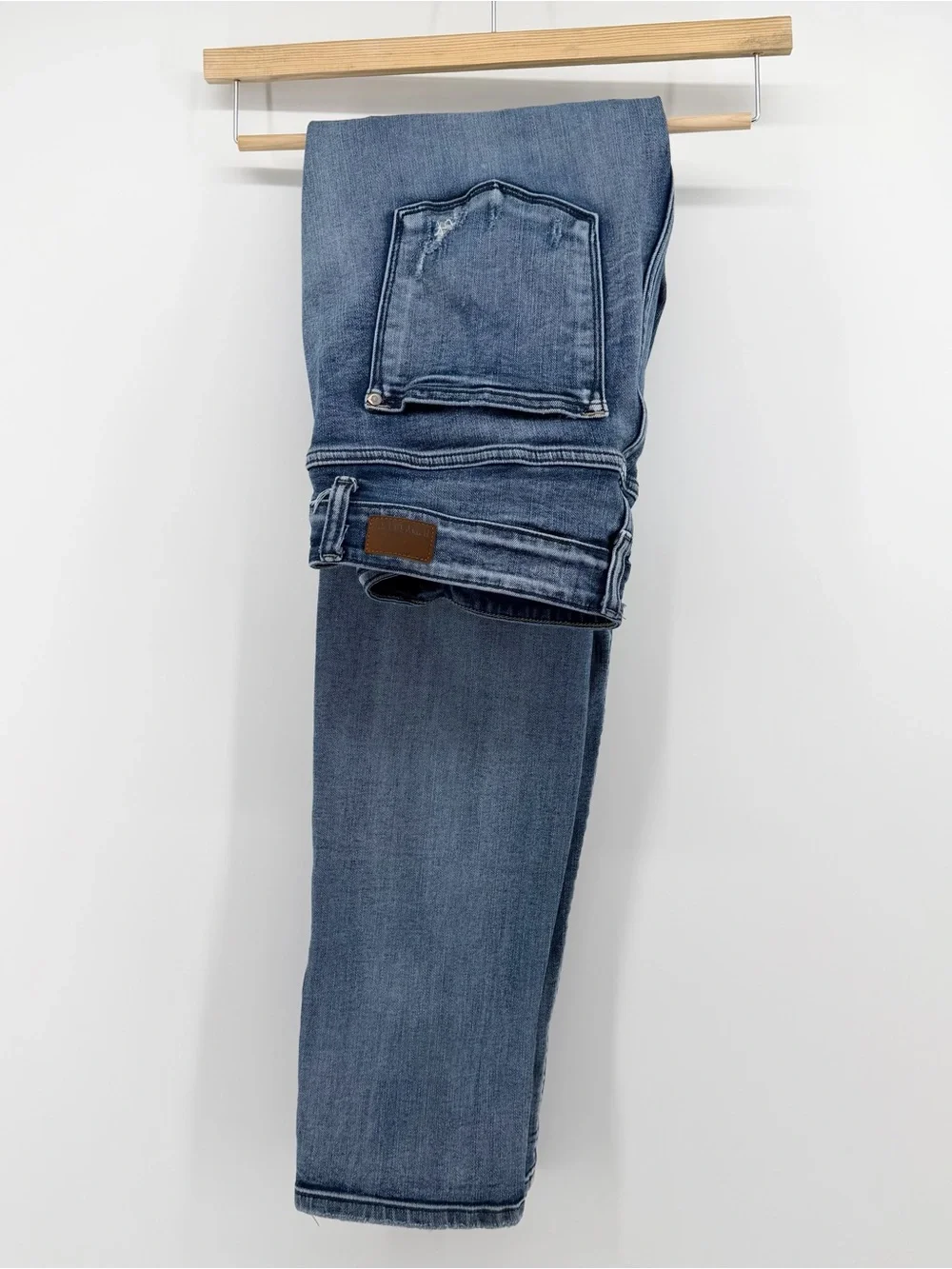 Judy Blue Medium Wash Cropped Ankle Jeans